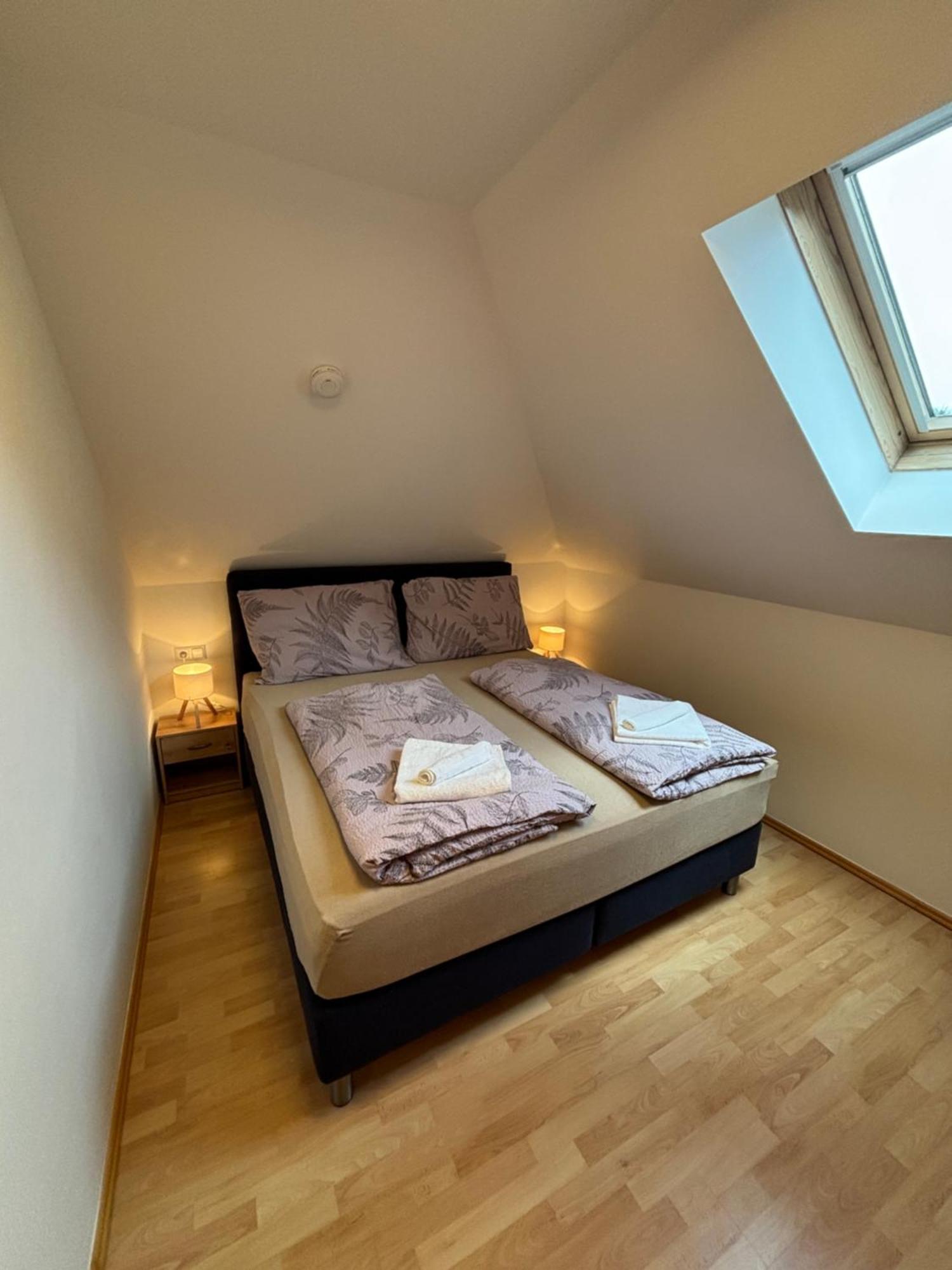 Anita Apartment 5 Flattach Bagian luar foto